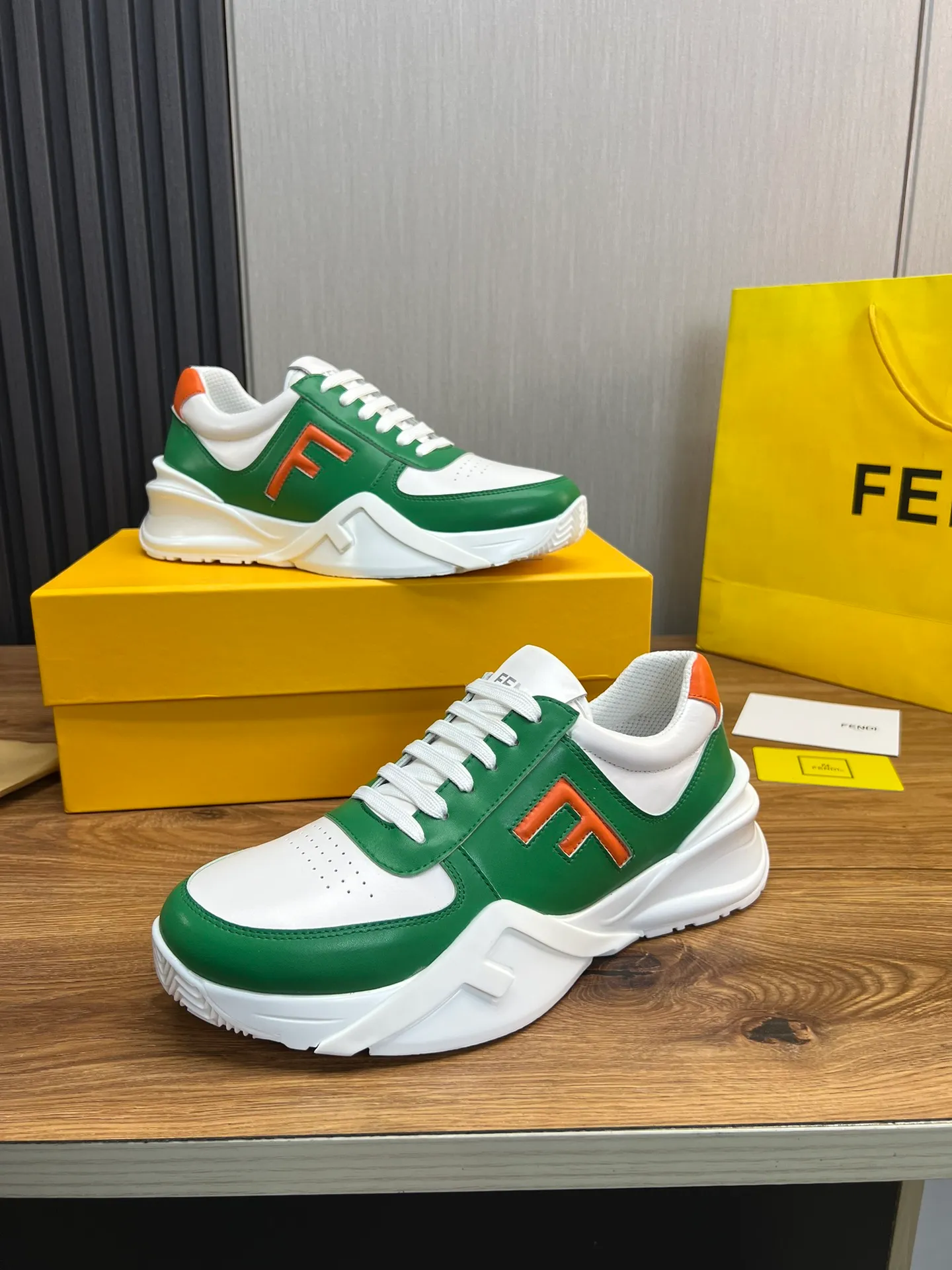 Men's shoes 💰520💰 Fendi [Fendi] hot style is on the market 🔥Fashionable casual men's shoes 🔱 Made of original cowhide + breathable mesh lining + sheepskin feet, perfect shape, top quality, you deserve it 🔜Original outsole, ultra-light, non-slip and wear-resistant 👣 Standard size 38-44 (customized in 45)